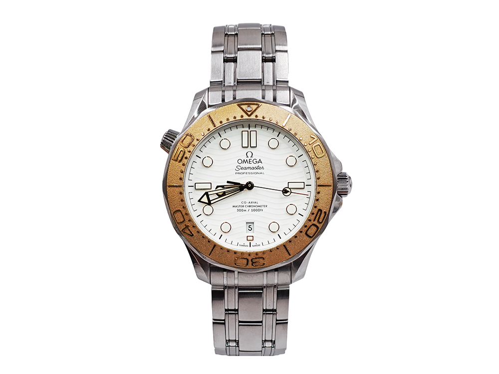 【三重県 鈴鹿市】オメガ シーマスター ダイバー 300M コーアクシャル マスター クロノメーター パリ2024 42MM メンズウォッチ ホワイト 522.21.42.20.04.001 買取実績 2026.02