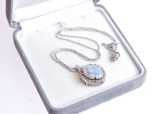 宝石を高価買取してもらうための保管方法 ジュエリーごとに正しい方法で保管 ネックレス